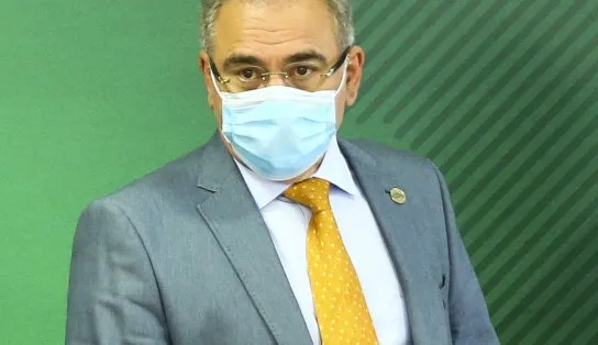 Chegada de 2 milhões de doses de vacinas contra Covid-19 são antecipadas para maio, anuncia Ministério