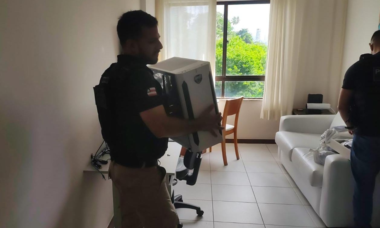 Fot&oacute;grafo preso por vender imagens &iacute;ntimas tem mandados cumpridos em Salvador.Foto: PCBA