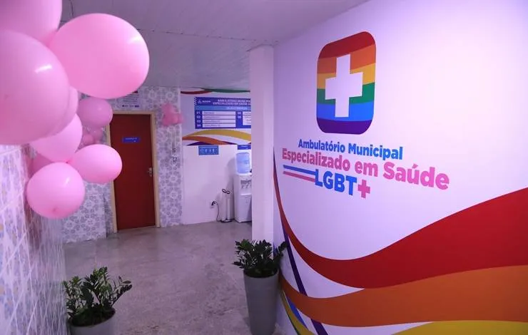 Ambulatório municipal promove ações do Outubro Rosa para o público LGBTQIAPN+