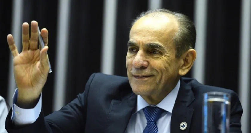 ‘DEIXOU O NAVIO’: Marcelo Castro entrega o Ministério da Saúde à presidente Dilma