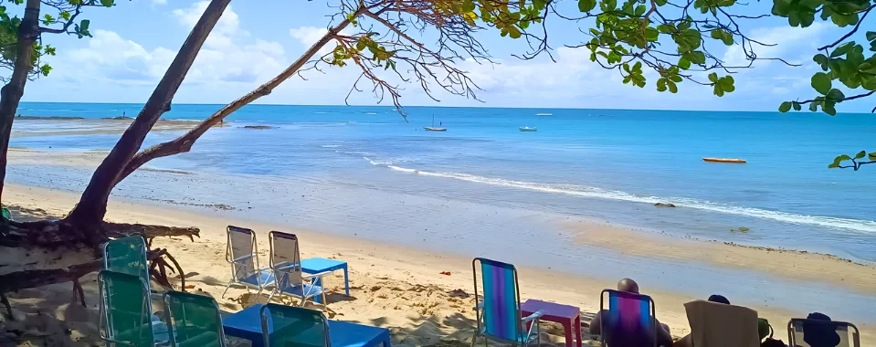 Praia do Forte recebe projeto Liv Summer com treino e música no Réveillon