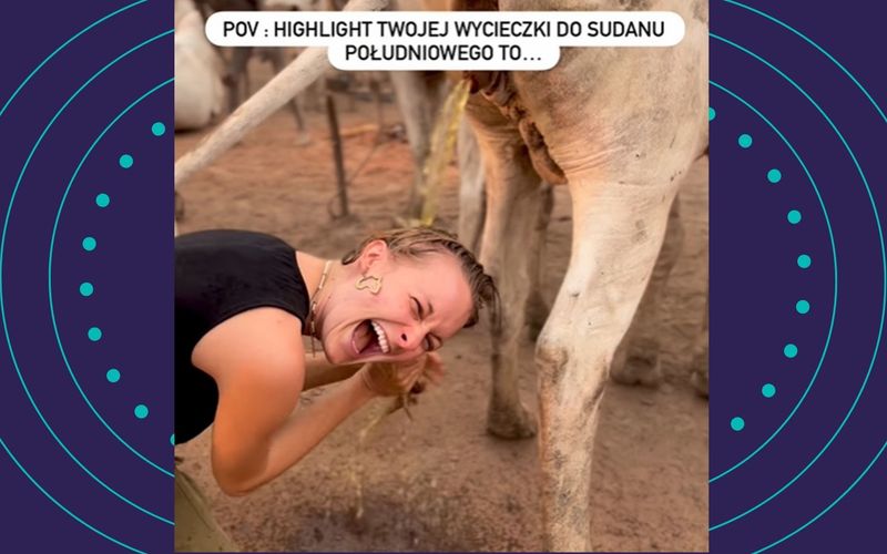 Durante visita ao Sudão do Sul, influenciadora participa de prática tradicional do povo Mundari, que utiliza urina de vaca como parte de costumes ligados à identidade e proteção da comunidade/Foto: Redes Sociais