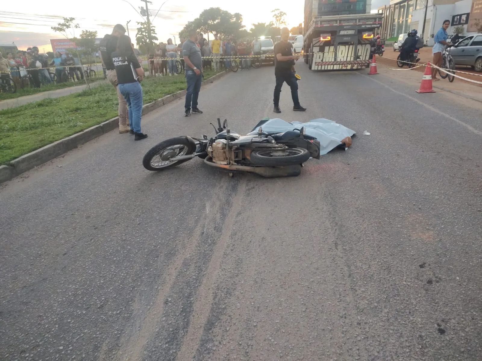 Adolescente morre em acidente entre moto e caminhão em Vitória da Conquista