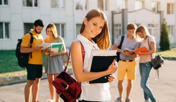 Universidade em Portugal abre processo seletivo para ingressos de brasileiros;  nota do Enem é critério para seleção