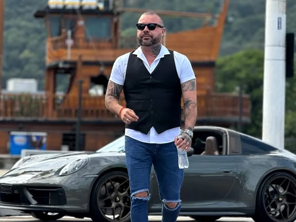 Influenciador morre após tomar anestesia geral para fazer tatuagem