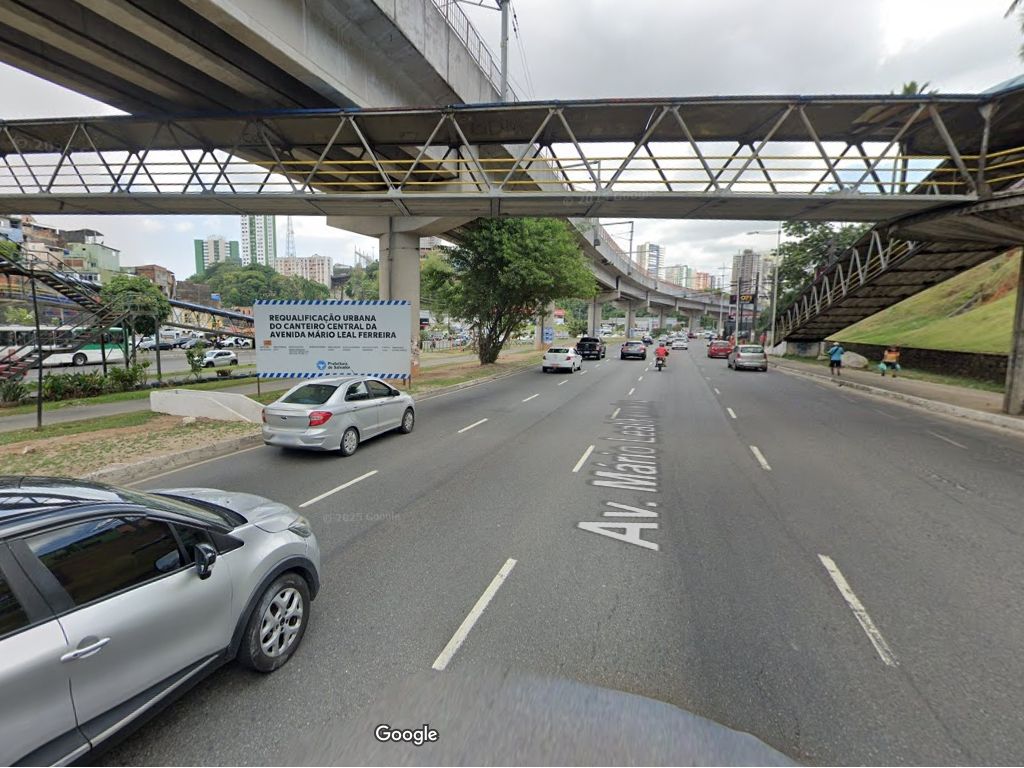 O projeto via reservar uma faixa da Avenida Bonocô para o fluxo de motociclistas. Foto: Google Street View