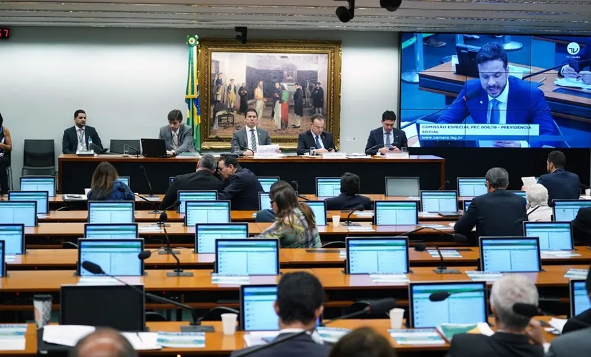 Comissão encerra discussão do parecer da reforma da Previdência