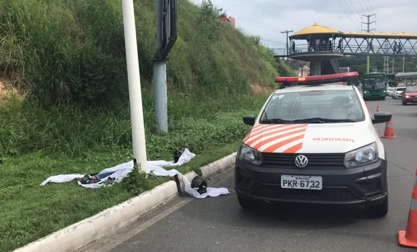 Acidente grave envolvendo motociclista deixa um morto na Avenida Paralela
