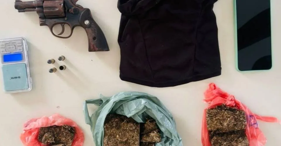 Suspeitos de tráfico de drogas são presos em Itaquara, no sudoeste da Bahia