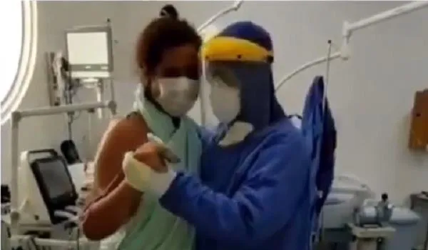 VÍDEO: médico se diverte com paciente de UTI que contraiu coronavírus; "eu a intubei, extubei, e chamei para dançar"
