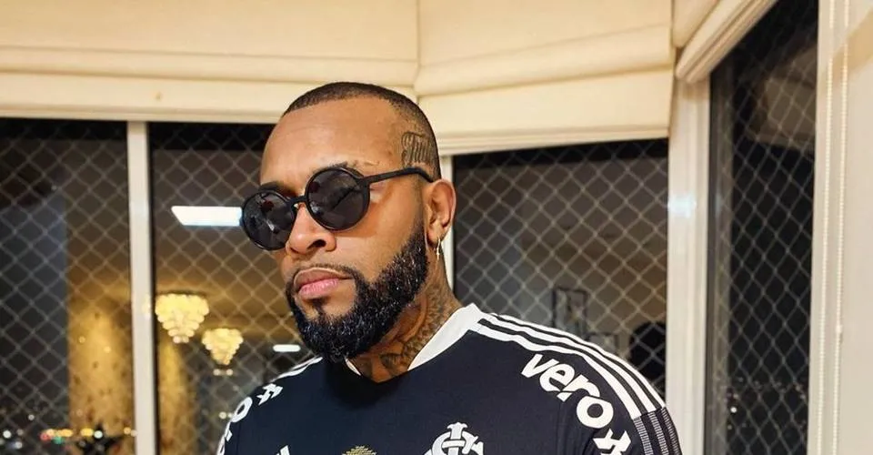 Nego Di destrói carro de homem com um facão após falas racistas: 'Eu tenho o direito de reagir'