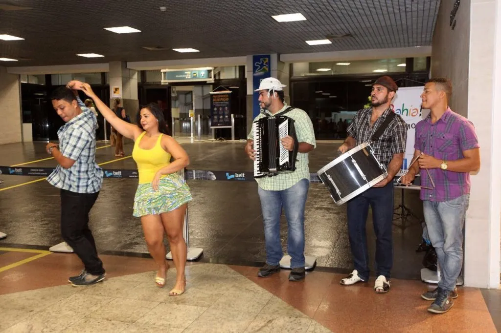 No aeroporto, Governo dá “até logo” a turistas e faz convite para o São João da Bahia