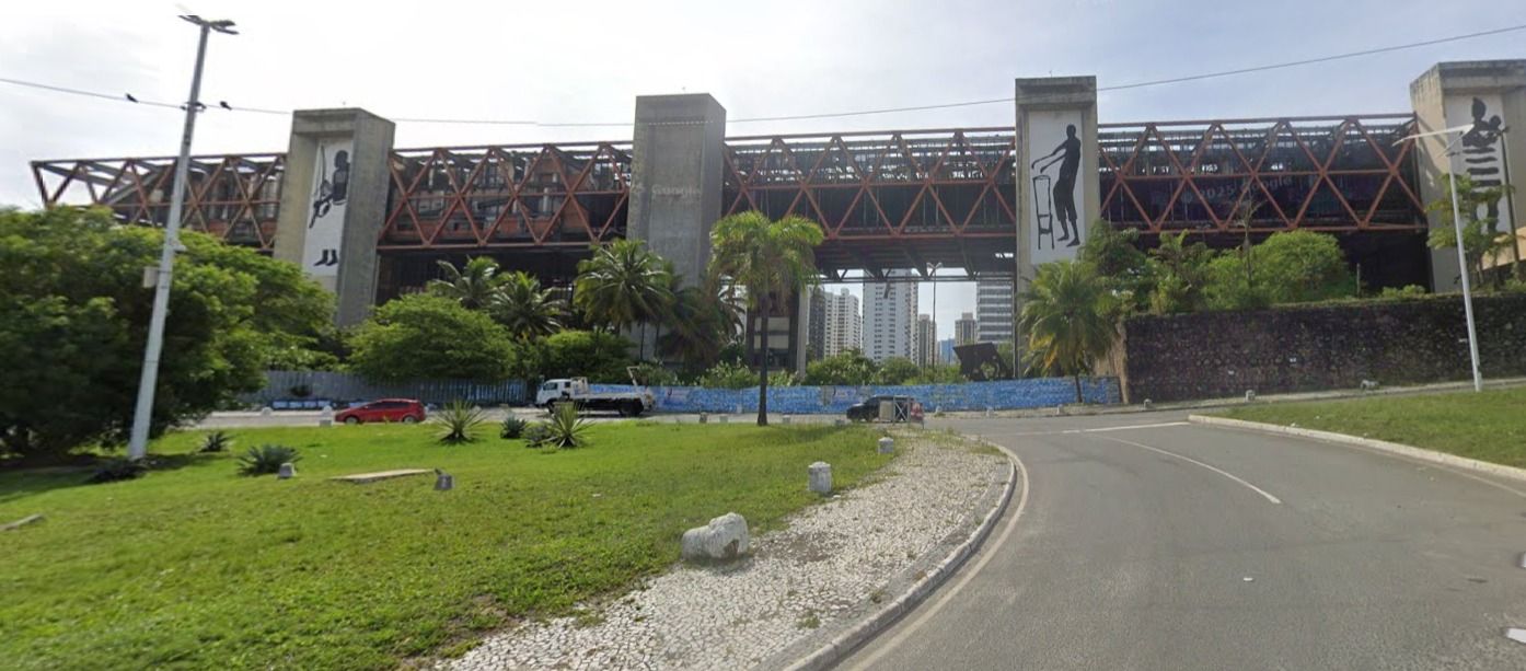 Antigo Centro de Convenções da Bahia segue abandonado | Foto: Google Street View