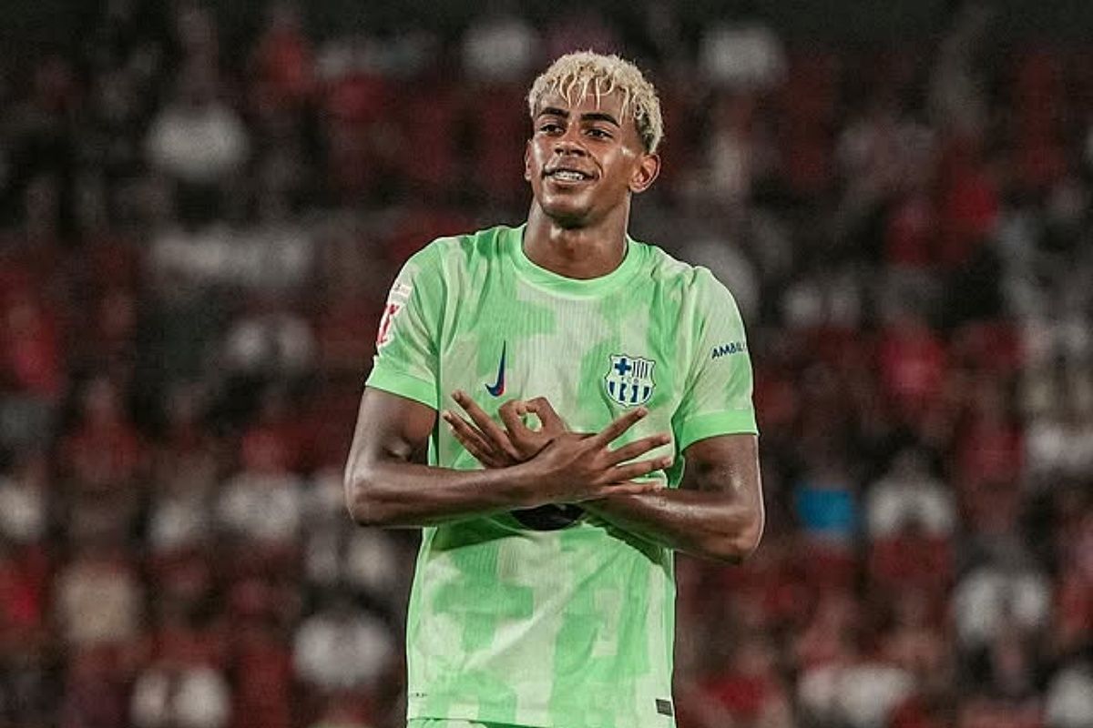 O jovem atacante Lamine Yamal deve começar a cobrar por autográfos em breve, após negociar contrato com uma empresa. Foto: Instagram