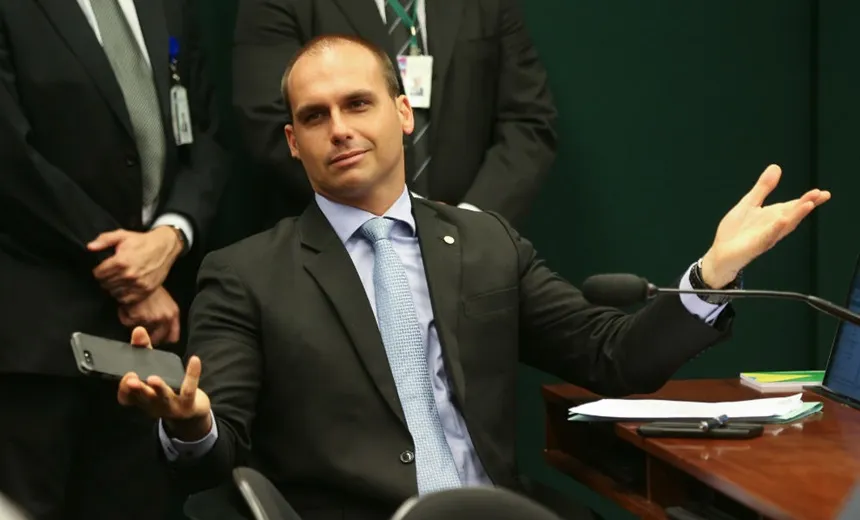 Após polêmica, Câmara oficializa Eduardo Bolsonaro como líder do PSL