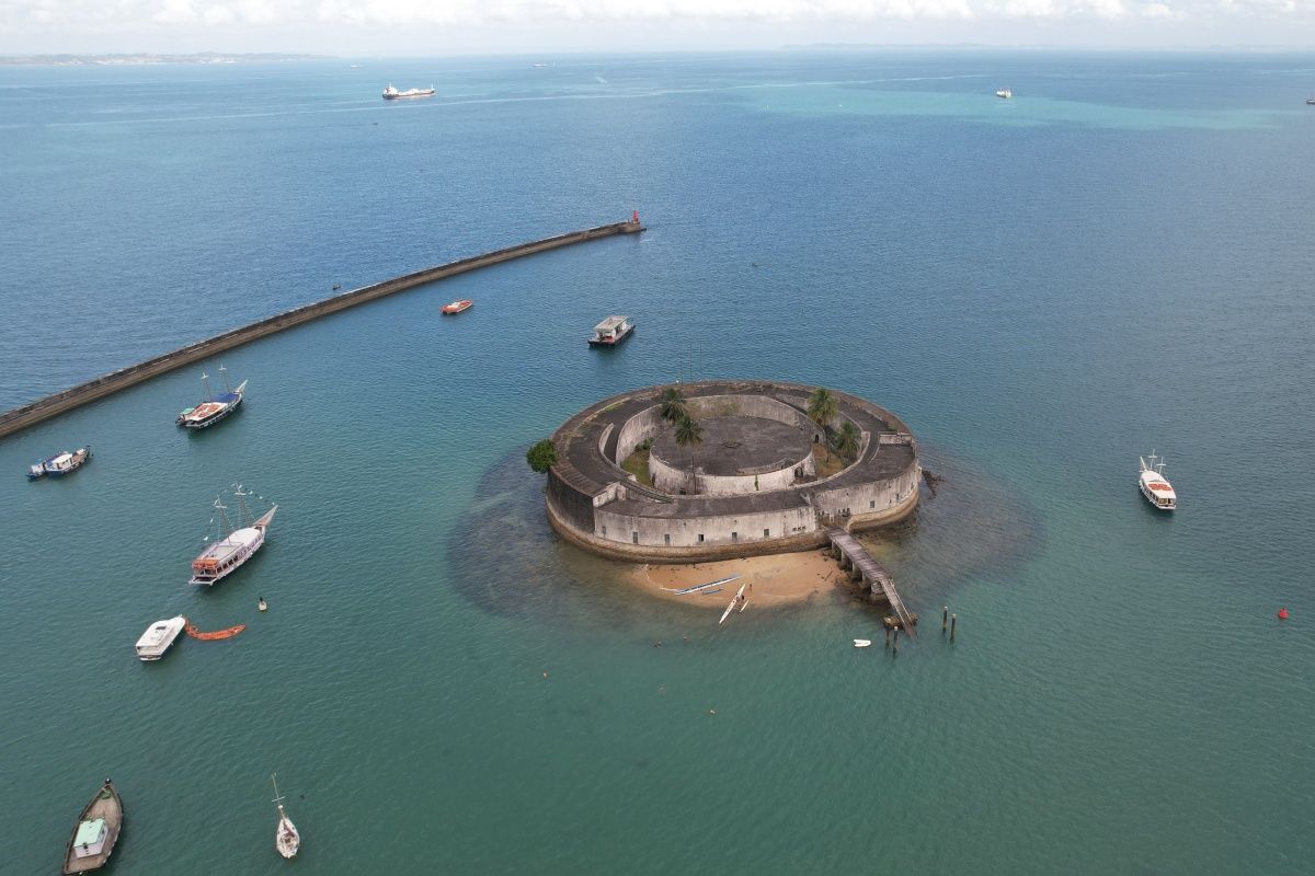 Atuação de um cavado atmosférico traz chuvas isoladas para Salvador e calor no interior, de acordo com a previsão do tempo na Bahia. Foto: Matheus Lemos/Secom