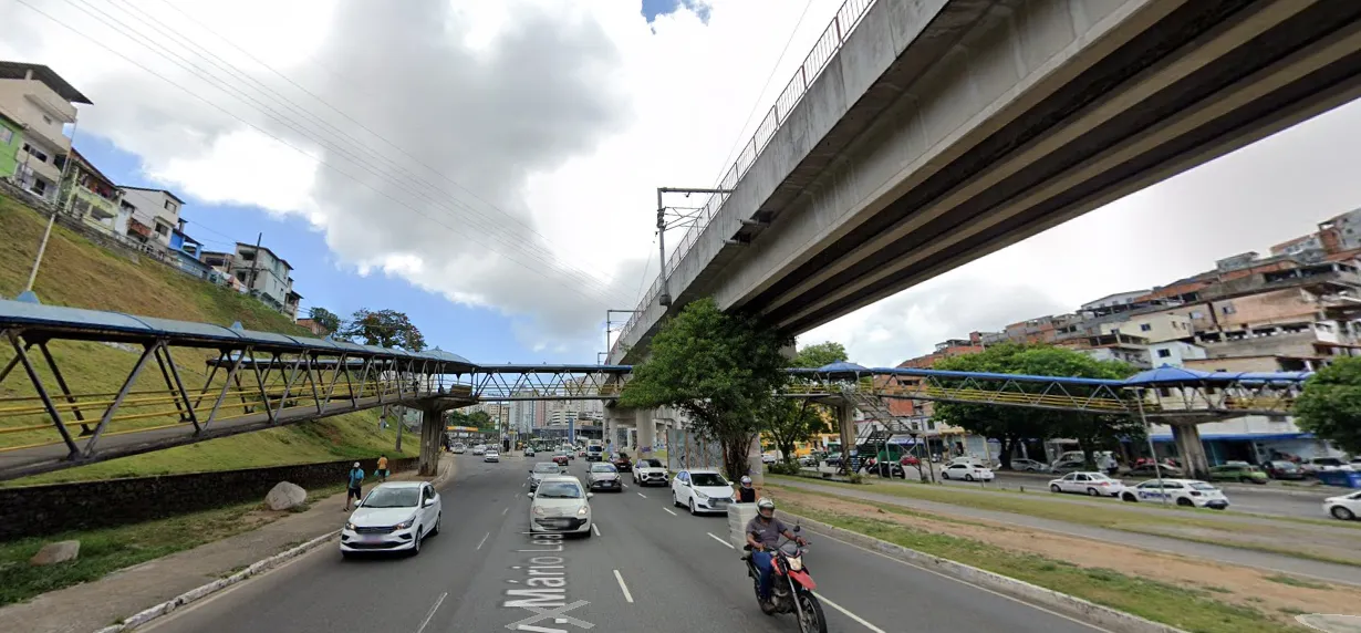 Corpo de mulher é encontrado em passarela de Salvador
