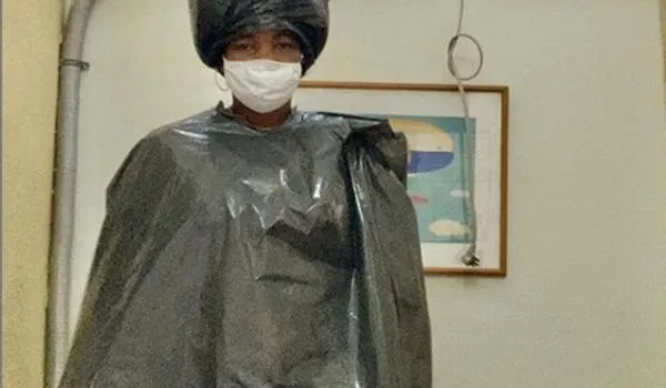 Dentista pede que mulher vista sacos de lixo para realizar cirurgia bucal; "não sei se foi racismo ou descaso"