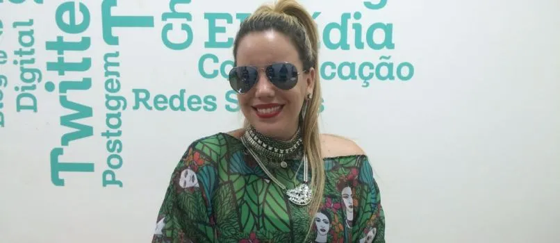 Amanda Santiago fala da nova música “Titela” e convida para “Batucada Brasilady”
