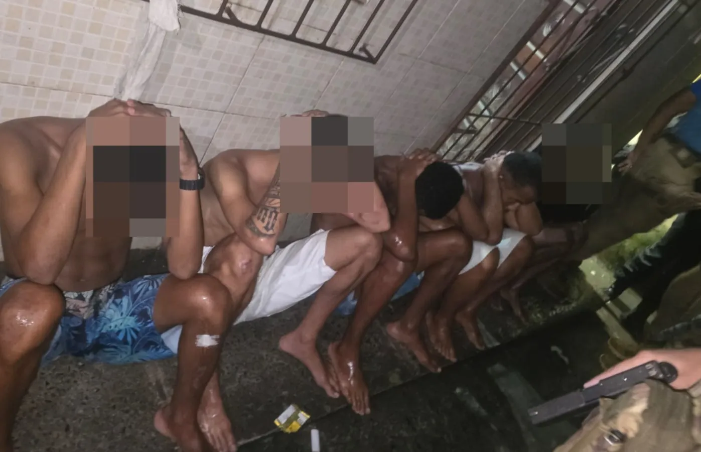 Homens são presos após confrontar com PMs e fazerem reféns em Salvador