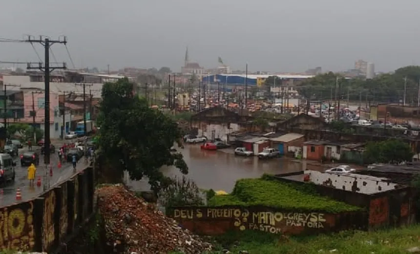 Forte temporal atinge Salvador e causa alagamentos em vários pontos da cidade