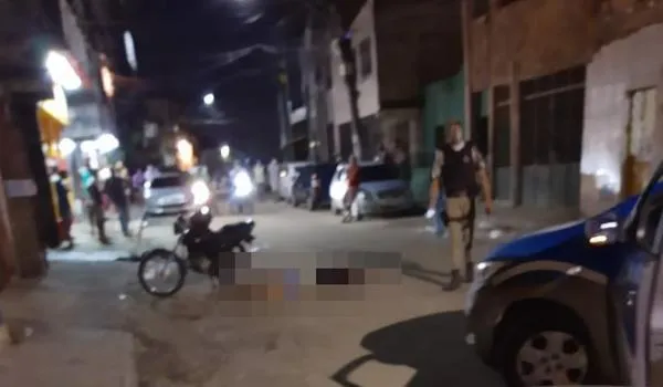 Atirador filma execução de jovem de 22 anos no Curuzu, em Salvador; crime aconteceu em via pública
