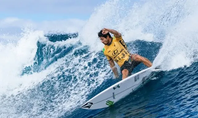 Brasileiro Yago Dora é o novo campeão mundial de surfe