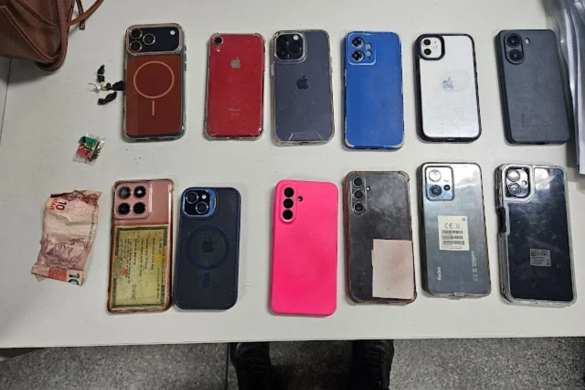 Mulher &eacute; presa por furtar 12 celulares durante anivers&aacute;rio de cidade na Bahia. Foto: PMBA