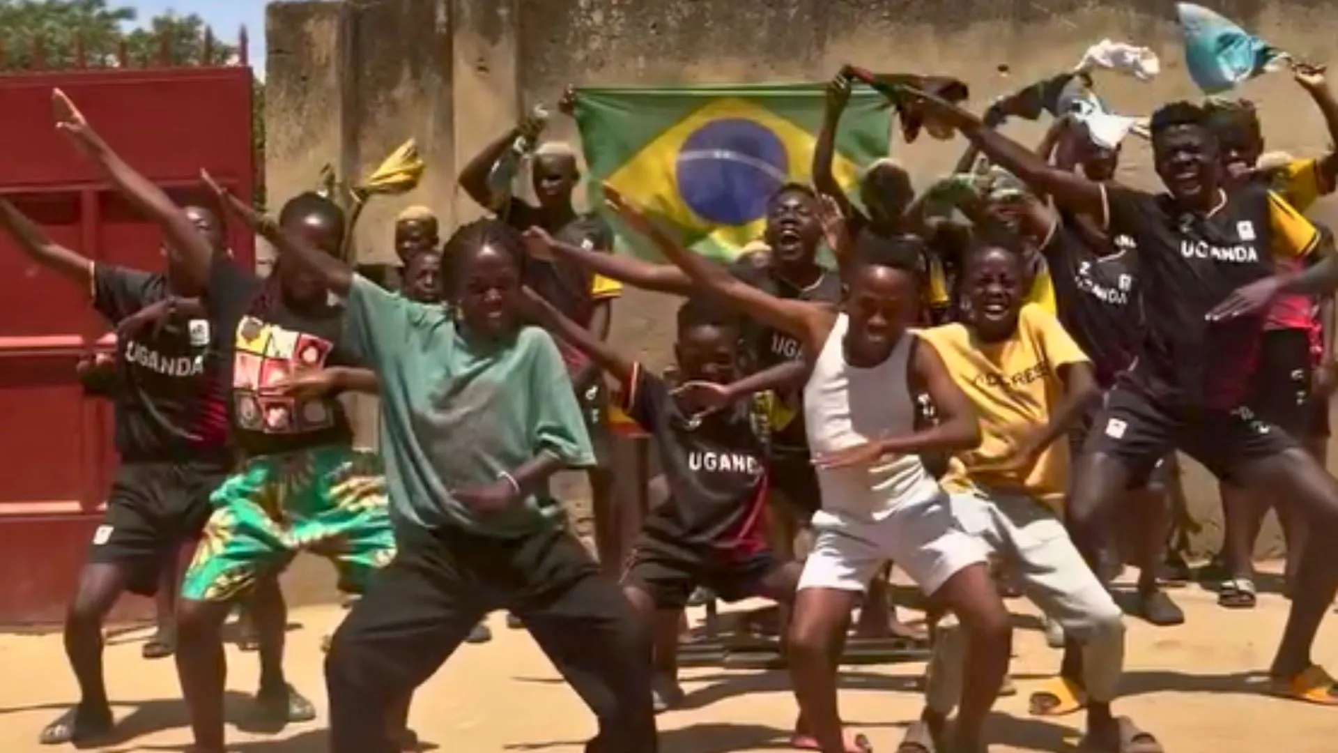 Hypers Kids Africa dançando Panamera, de Tony Salles