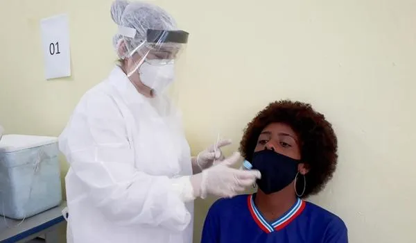 Testagem para a Covid-19 em escolas da Cidade Baixa chega ao fim com 14.483 atendimentos