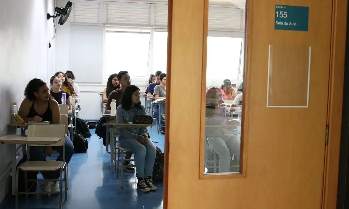 Cidadãos relatam dificuldades no último dia de inscrições do CNU 2025. Foto: Rovena Rosa / Agência Brasil