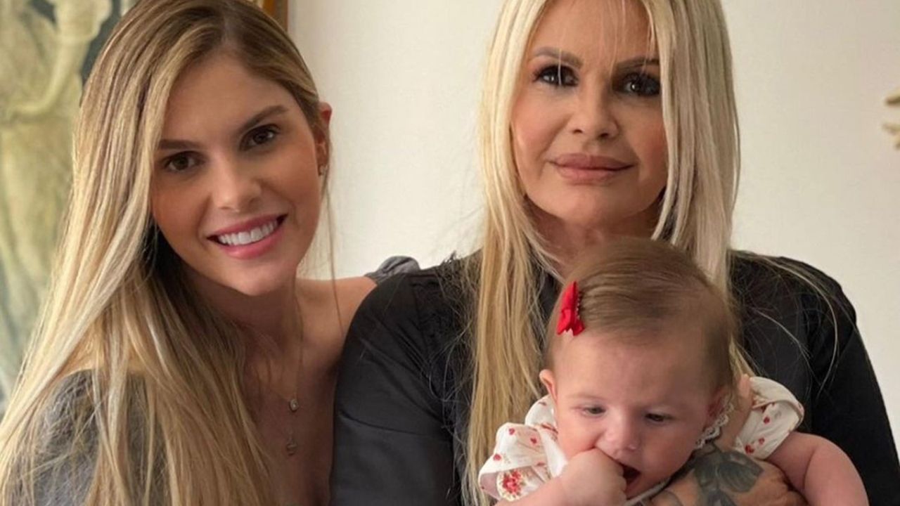 Monique parabenizou a neta nas redes sociais.   /   Foto: Reprodução/Rede Social