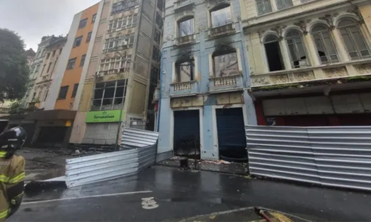Casarão no Comércio volta a pegar fogo após recentes episódios de incêndio