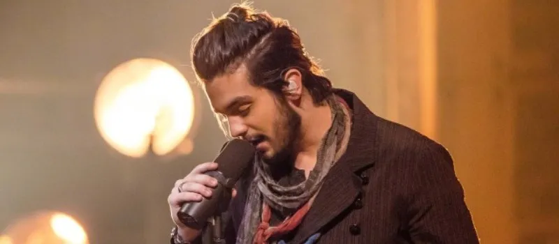 ‘A BUNDA AMORTECEU’: Luan Santana brinca sobre queda em show no Piauí; Veja vídeo