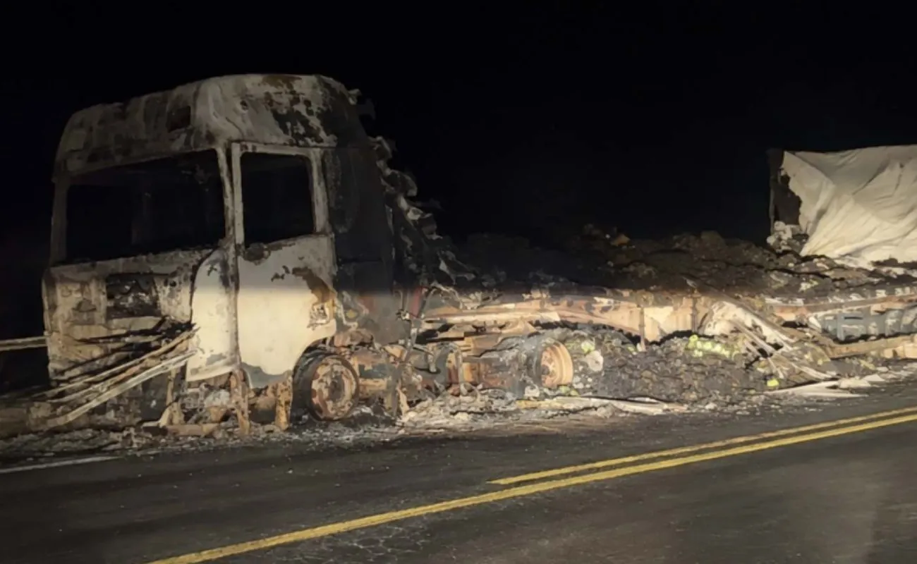 Acidente na BR-242 deixa uma pessoa morta e trânsito lento