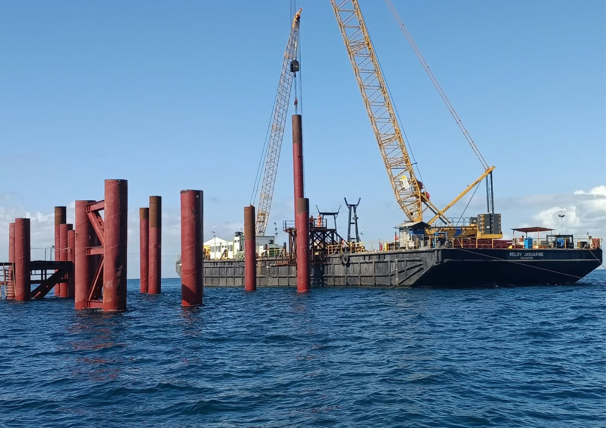 Navio bate-estacas de tecnologia chinesa previsto para a constru&ccedil;&atilde;o da Ponte Salvador-Itaparica, na Bahia