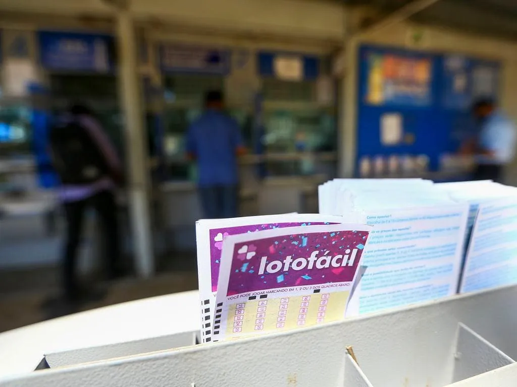 Quatro apostas acertam Lotofácil e dividem prêmio maior que R$ 5 milhões