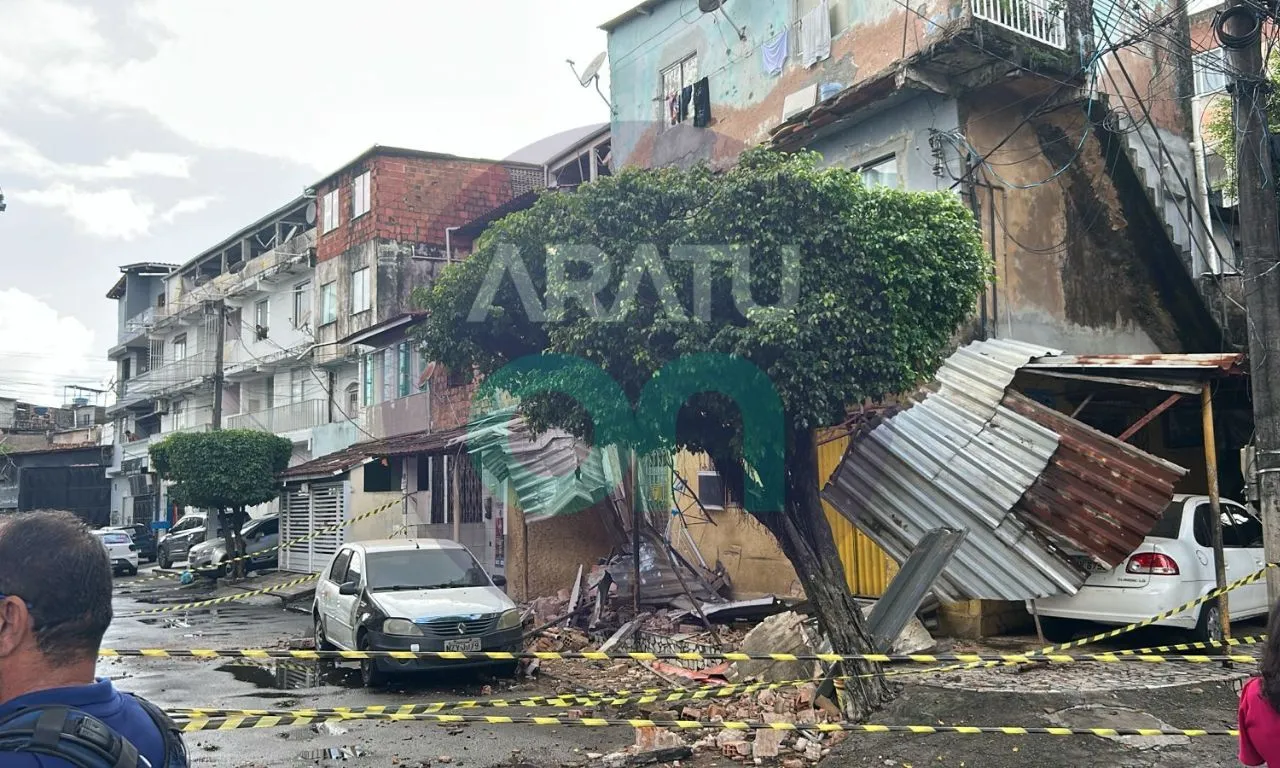 Homem fica ferido após desabamento de marquise na Ribeira, em Salvador