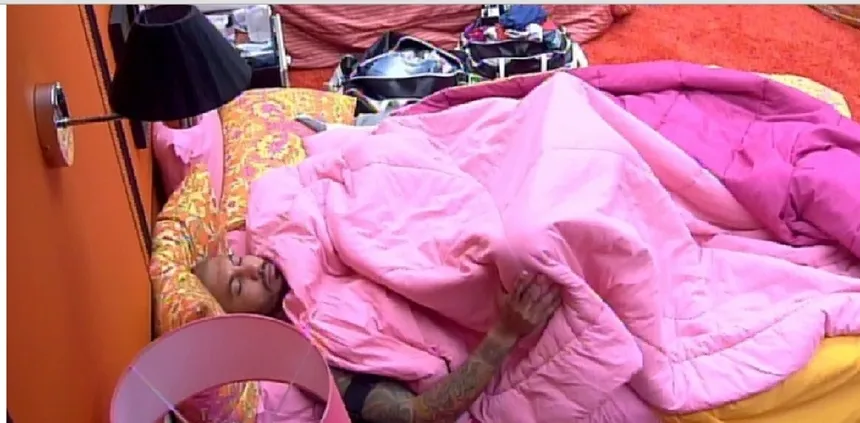 BBB15: Fernando chama Amanda de panda e pede para ela tomar banho