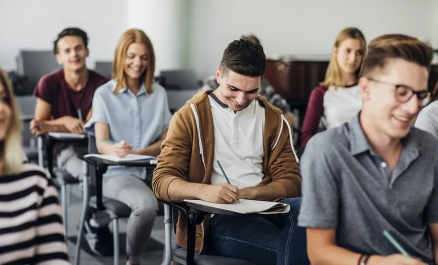 Começam inscrições para quem deseja concluir o ensino médio; entenda 