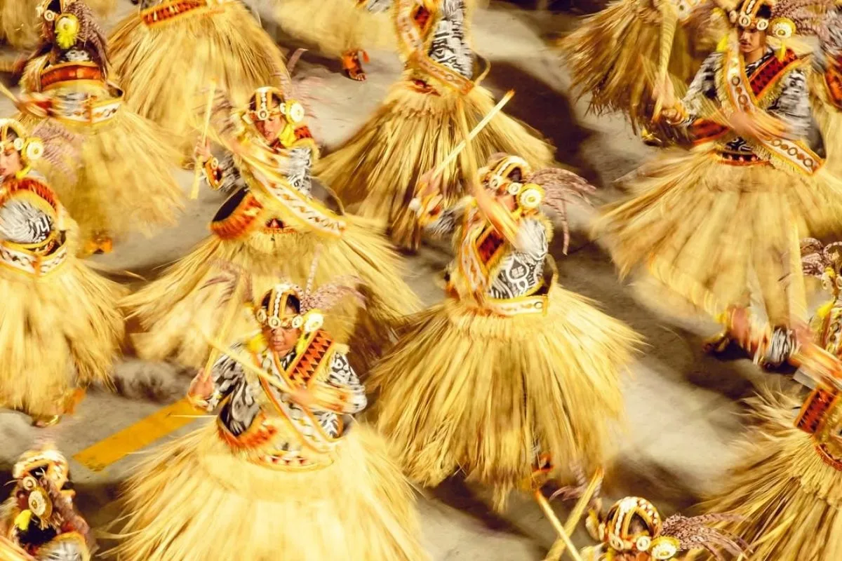 Beija-Flor leva tradição baiana à Sapucaí com homenagem ao Bembé do Mercado