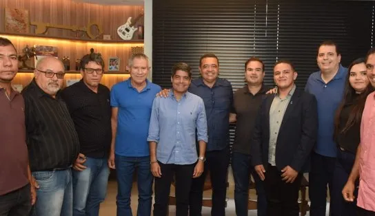 ACM Neto e Cacá Leão recebem o apoio do prefeito de Itaguaçu da Bahia, do PSD