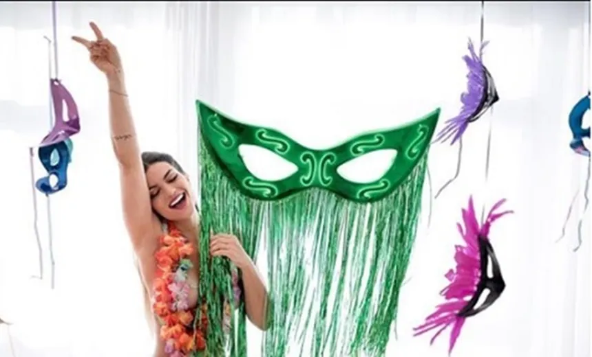 Kelly Key posta foto de fio dental e diz: “bun dia, Carnaval está chegando”