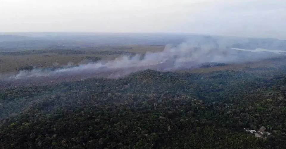 Fumaça de queimadas atinge cidades de 10 estados