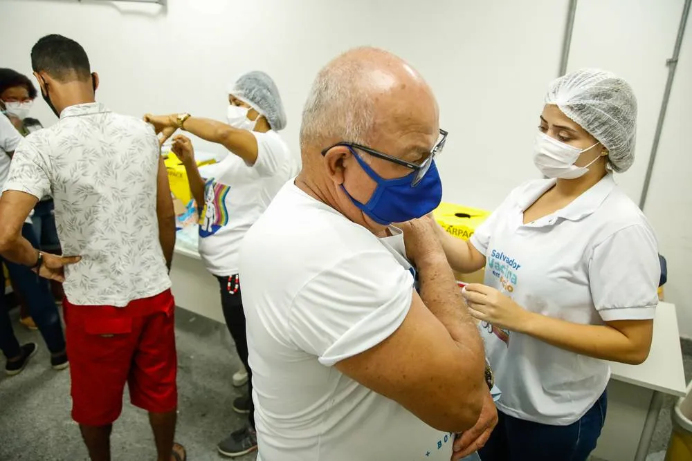 Vacinação contra Influenza e Covid-19 acontece neste sábado (3), em Salvador