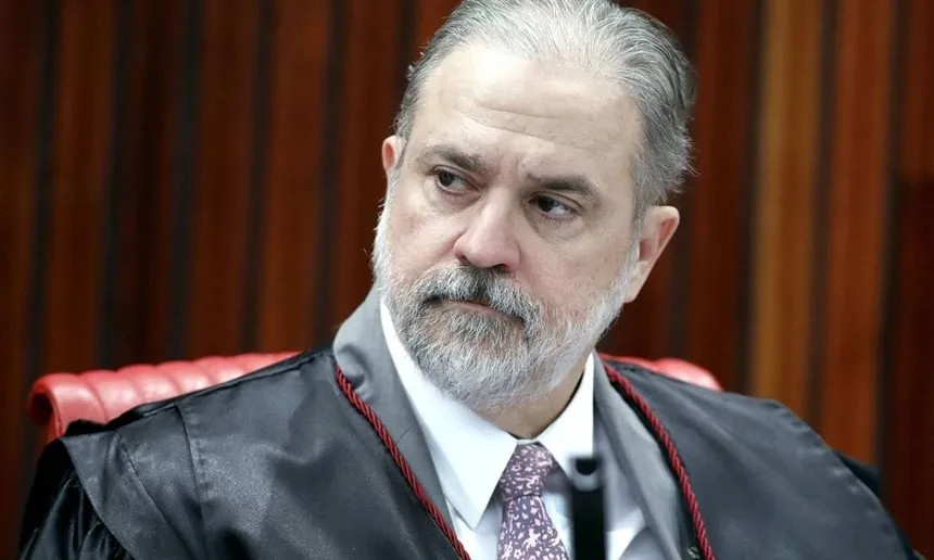 Bolsonaro deve escolher baiano para substituir Raquel Dodge na PGR, dizem assessores