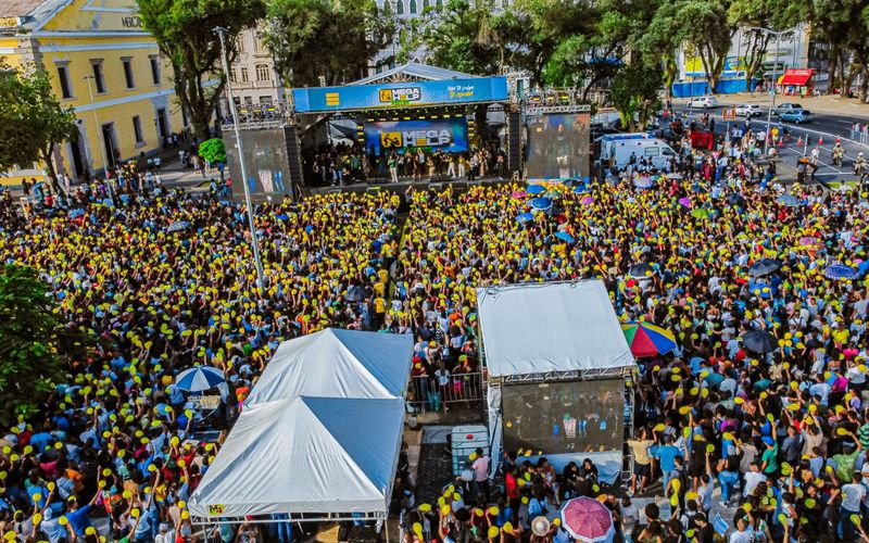 Quer participar de um evento gratuito em Salvador? O Mega Help 100 Igual ter&aacute; uma programa&ccedil;&atilde;o pensada para diferentes p&uacute;blicos, com atividades que v&atilde;o de apresenta&ccedil;&otilde;es art&iacute;sticas a experi&ecirc;ncias voltadas para esporte, disciplina e bem-estar/Foto: Divulga&ccedil;&atilde;o/Help