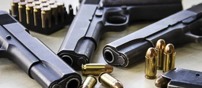 MÁ COMPANHIA: Jovem de 16 anos é apreendido e homem é preso portando arma de fogo em Cajazeiras