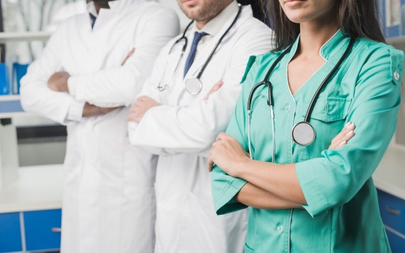 Refor&ccedil;o em profissionais de sa&uacute;de significa a chegada de novos servidores (m&eacute;dicos, enfermeiros, t&eacute;cnicos, etc.) para ampliar o atendimento, melhorar o acesso e a qualidade dos servi&ccedil;os/Foto: Reprodu&ccedil;&atilde;o