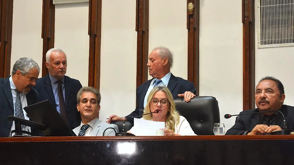 AL-BA aprova programa de alfabetização do governo da Bahia